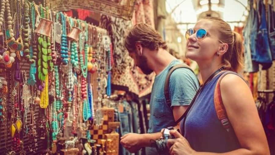 Muscat: Day Tour with Omani Lunch, Hotel Pickup, and Airfare - Why the air-and-road plan is useful