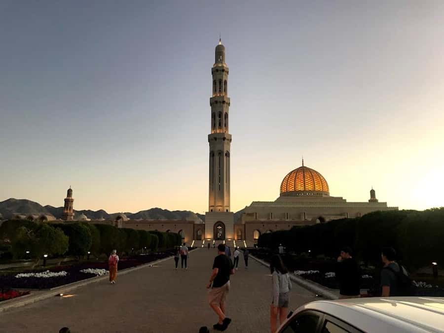 Muscat: Day Tour with Omani Lunch, Hotel Pickup, and Airfare - Qurum Beach brings a welcome pause
