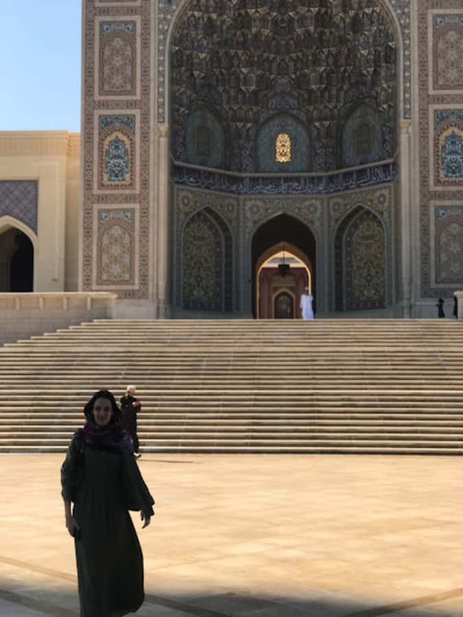 Muscat: Day Tour with Omani Lunch, Hotel Pickup, and Airfare - Bait Al Zubair explains Omani culture