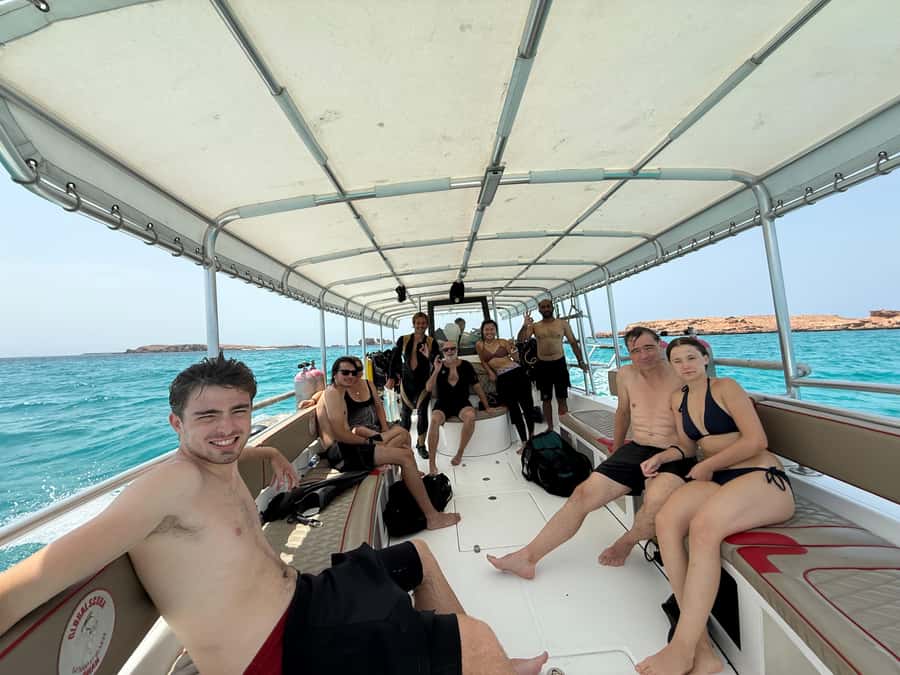 Muscat: Daymaniyat Islands Snorkeling Tour - Food, drinks, and the practical value of the package