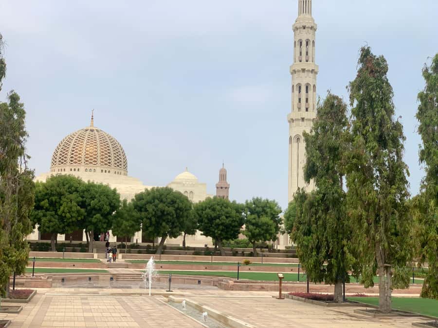 Muscat: Evening Group City Guided Tour with Free Dinner - Sultan Qaboos Grand Mosque after closing time