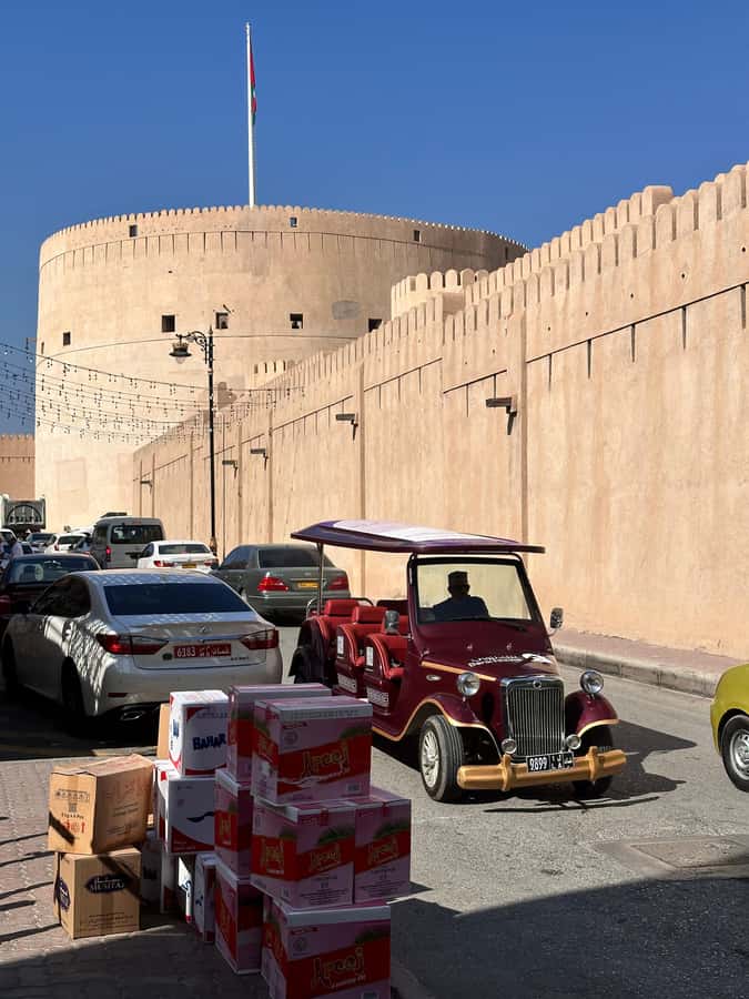 Muscat : Explore Nizwa Fort and Souq Jebel Akhdar - Nizwa Souq: local trade beside the fort