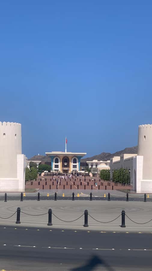 Muscat: Group City Tour with Pickup and Lunch or Dinner - Qurum Beach and a small taste of daily life