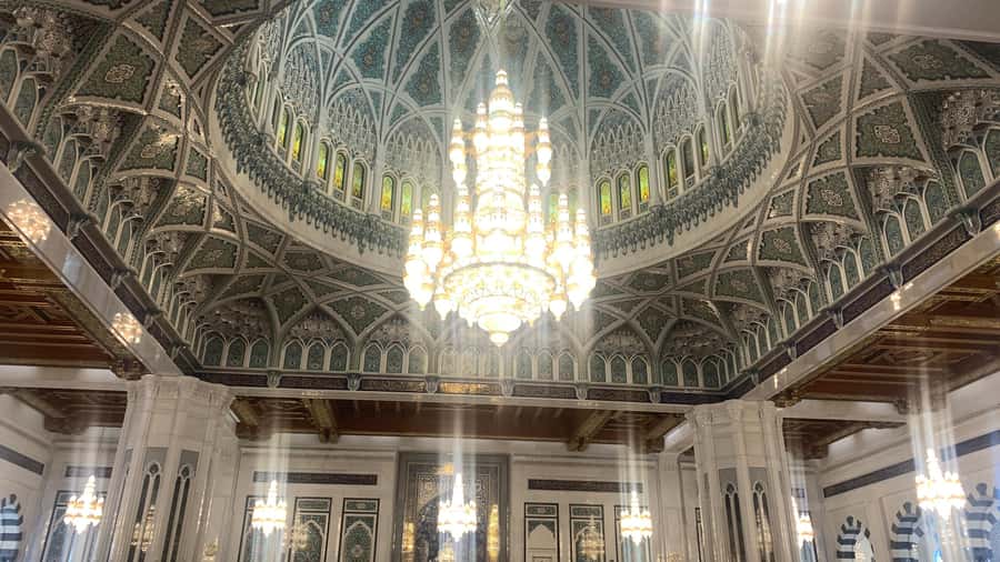 Muscat: Group City Tour with Pickup and Lunch or Dinner - Muttrah Souq: the liveliest stop of the day