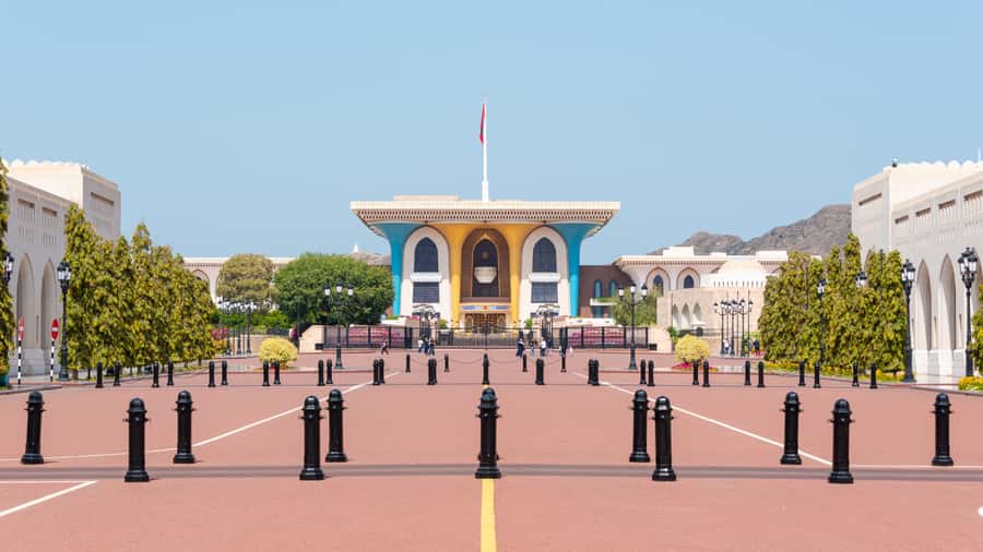 Muscat: Guided Landmarks Tour - Sultan Qaboos Grand Mosque: start early