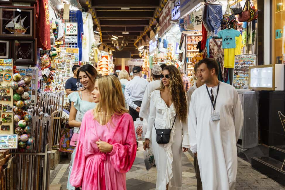 Muscat: Guided Walking Tour of Corniche, Souq & Mutrah Fort - Walking the Mutrah Corniche beside the harbor