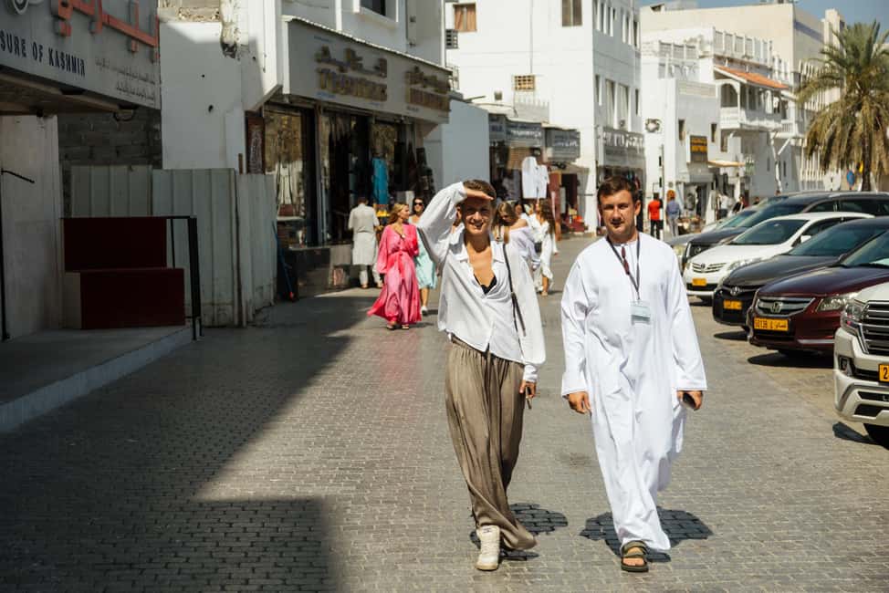 Muscat: Guided Walking Tour of Corniche, Souq & Mutrah Fort - Trying Omani halwa during the market visit