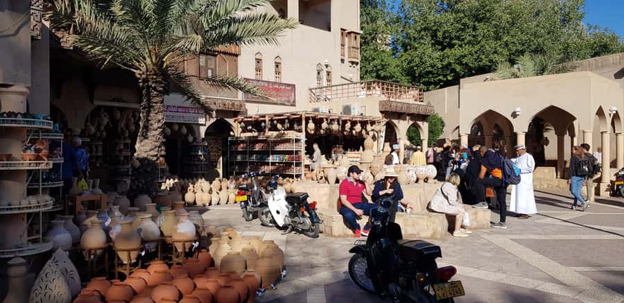 Muscat: Nizwa and Jabal Shams- Full Day Tour - Al Hamra Village and older Omani homes