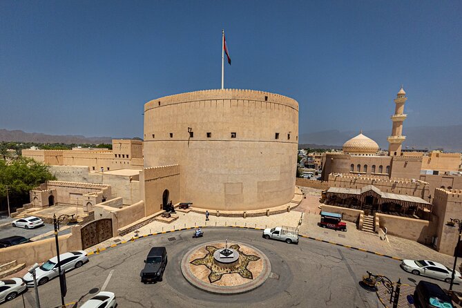 Muscat: Nizwa Market & Fort, Jabel Akhdar Full-Day Tour + Lunch - Key details that shape the day