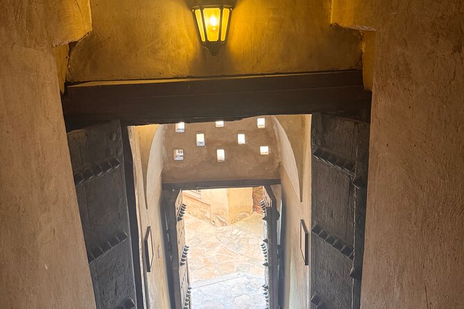 Muscat: Nizwa Market & Fort, Jabel Akhdar Full-Day Tour + Lunch - Jabal Akhdar: cooler air and mountain farms