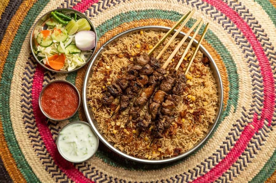 Muscat: Omani Food Tour with Shuwa & Halwa - Spiced tea and the Muscat habit of karak