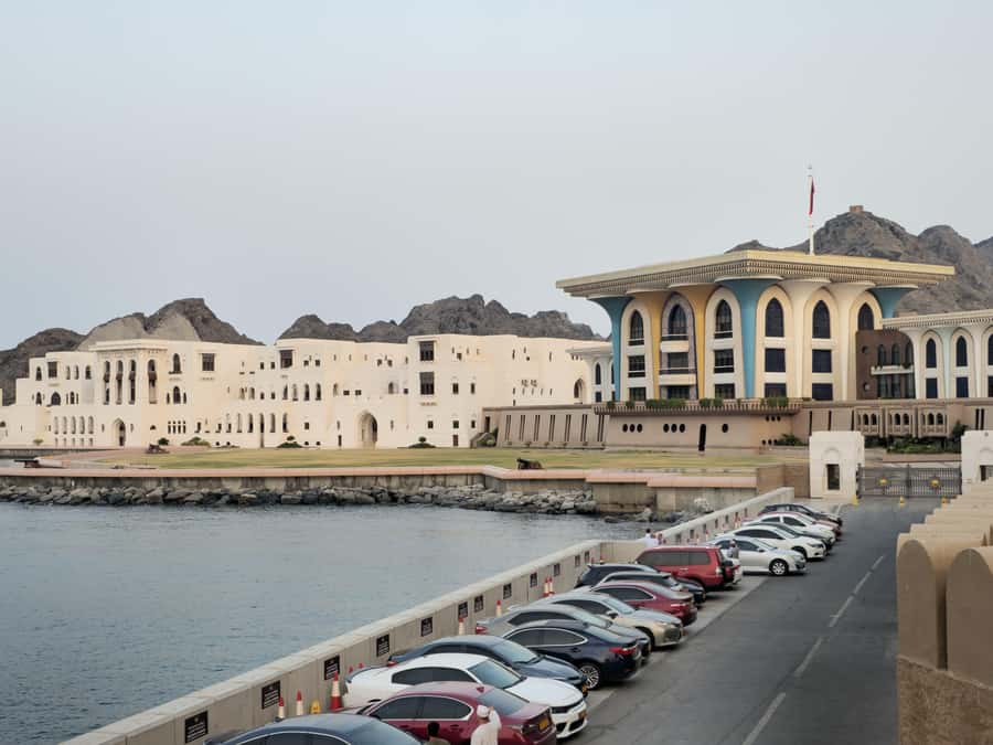 Muscat: Private City Guided Tour - Al Alam Palace and the old city