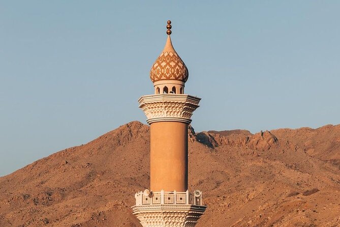 Muscat Shore Excursion: Private Nizwa Day Trip - Shopping for silver and pottery at Nizwa Souq