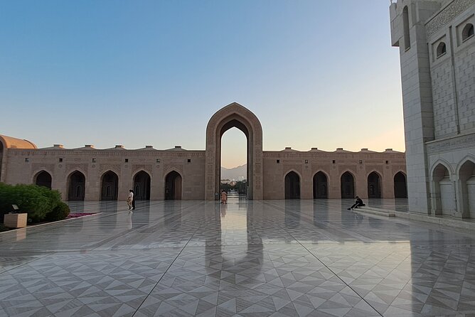 Muscat Tour Half Day - Placing Oman’s traditions at Bait Al Zubair