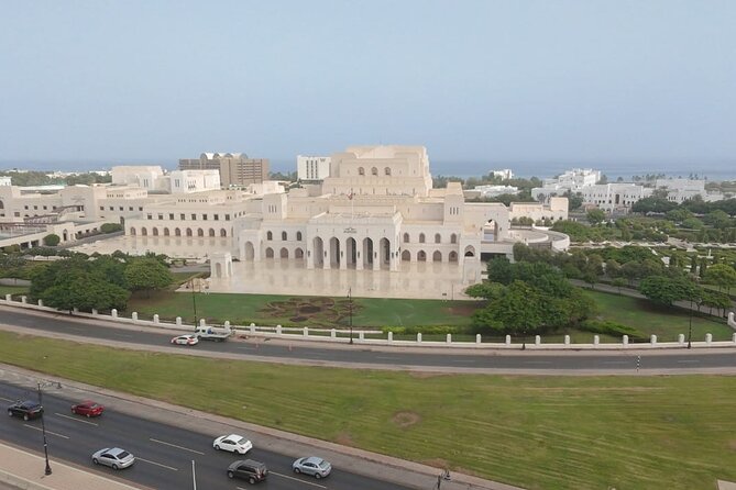 Muscat Tour - Half day - Sultan Qaboos Grand Mosque: begin with the big statement