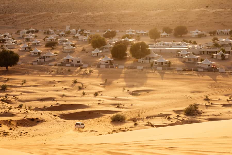 Muscat: Wadi Bani Khalid Oasis & Oman Desert Tour - Sunset and sandboarding: the best version for atmosphere