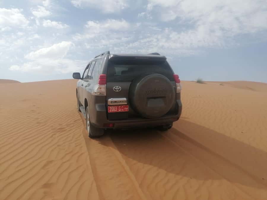 Muscat: Wadi Bani Khalid & Wahiba Sands Full-Day Tour - Coffee, dates, and a traditional Bedouin house
