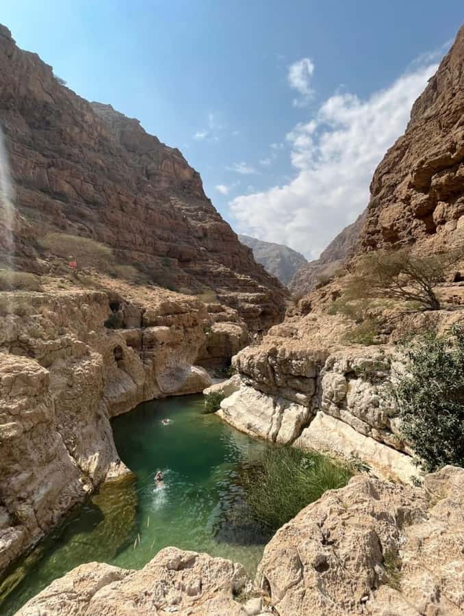 Muscat: Wadi Shab & Bimmah Sinkhole Tour with Pickup & Lunch - Reaching the canyon and waterfall
