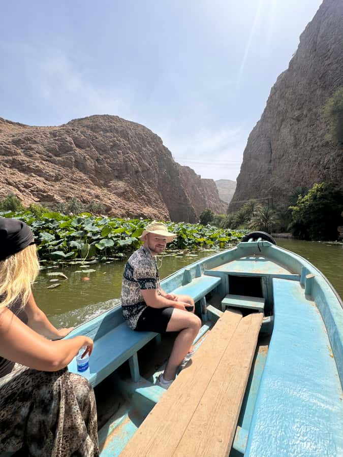 Muscat: Wadi Shab & Bimmah Sinkhole Tour with Pickup & Lunch - What the guide can add to the day