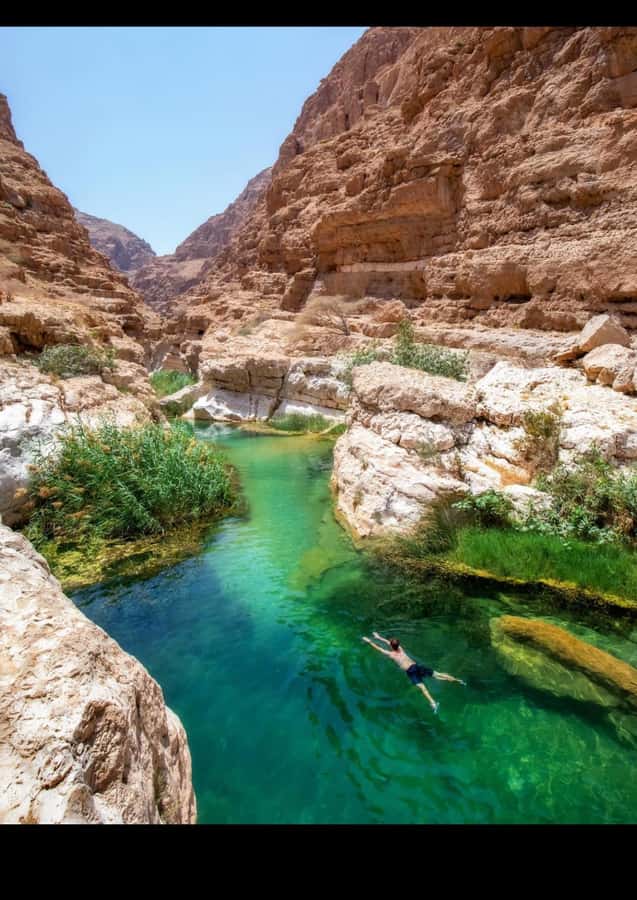 Muscat: Wadi Shab & Bimmah Sinkhole Tour with Pickup & Lunch - Who should book this Muscat day trip?