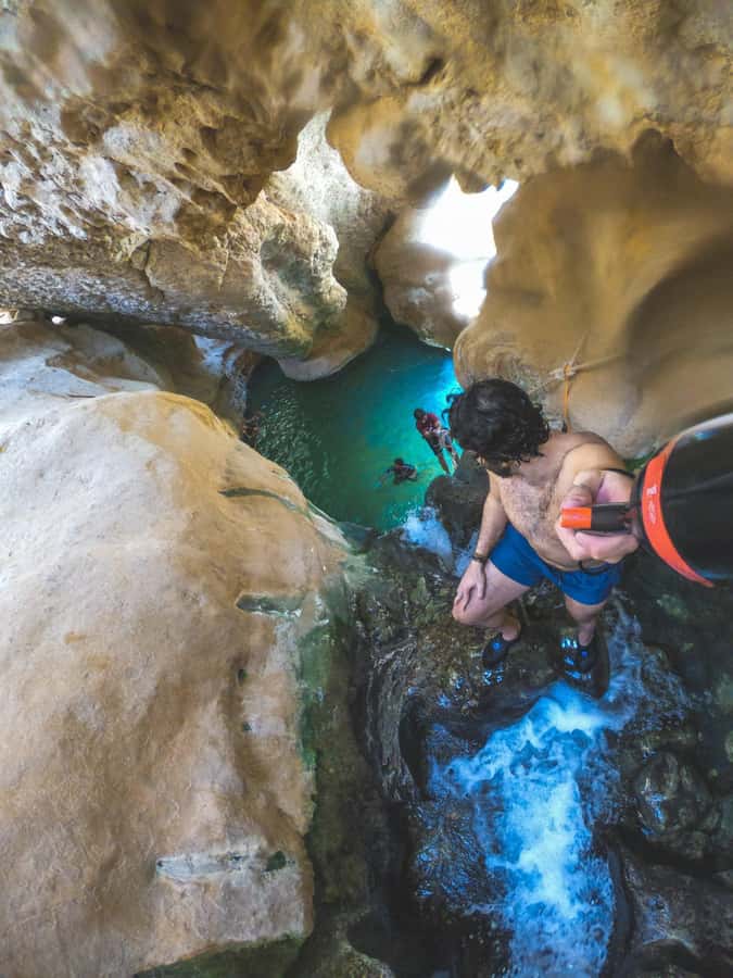 Muscat: Wadi Shab & Bimmah Sinkhole Tour with Pickup & Lunch - Should you book it?