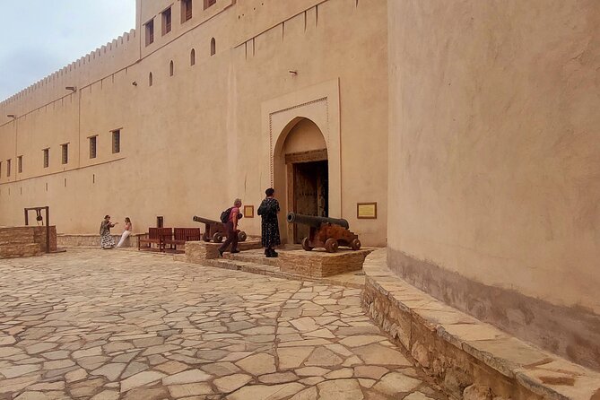 Nizwa and Green Mountain Group Full day tour - Lunch, vehicles, and the pace of the day