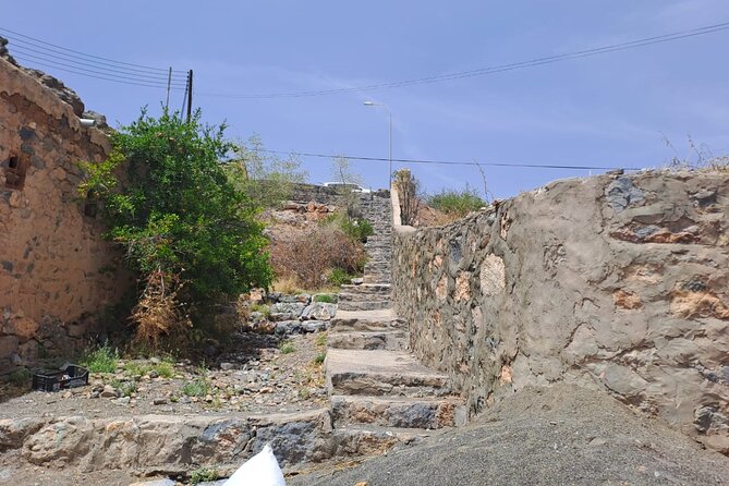 Nizwa and Jebel Akhdar - Up to Saiq Plateau and the W18b trail