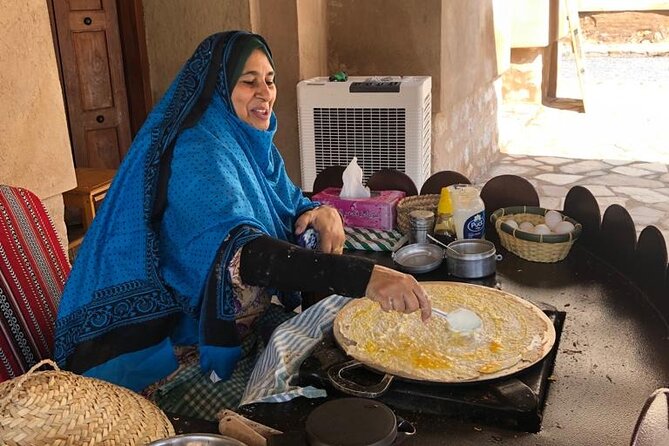 Nizwa and Oman's Historical Gems Tour - Al Hamra, coffee, bread, and a living welcome