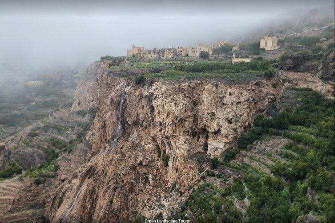 Nizwa Fort-Nizwa Souq-Birkat Al Mouz-Jebel Akhdar - Private Full Day Tour - Guides, vehicle and the value of a private tour