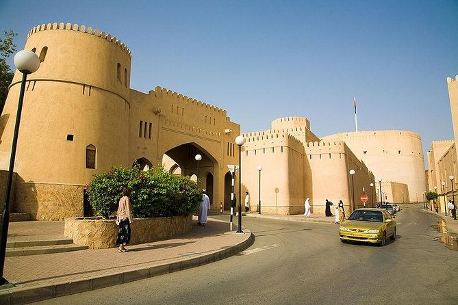 Nizwa. Hambra. Grand Canyon Oman - A private guide makes the difference