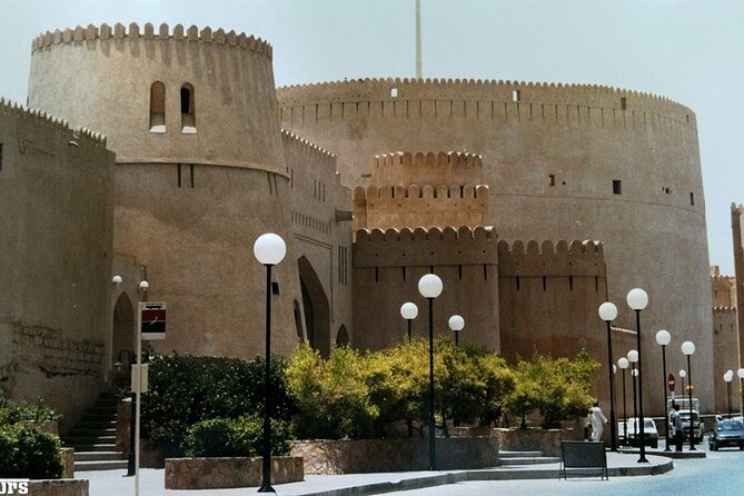Nizwa & Jabel Akhder (Sharing) - Leaving Muscat through the Sumail Gap