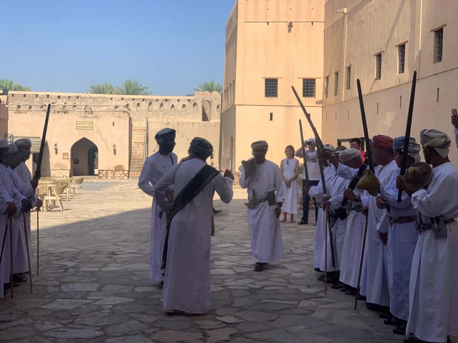 Nizwa: Nizwa Fort and Birkat Al Mouz Guided Tour - Why this Nizwa day tour works well from Muscat
