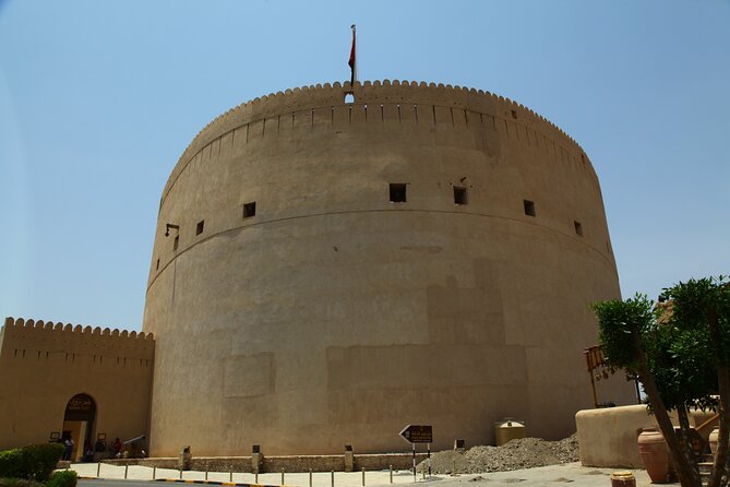 Private 2-Day Guided Tour with Nizwa Friday Market Visit - Day 1: Jabrin Castle and the world of Omani rulers