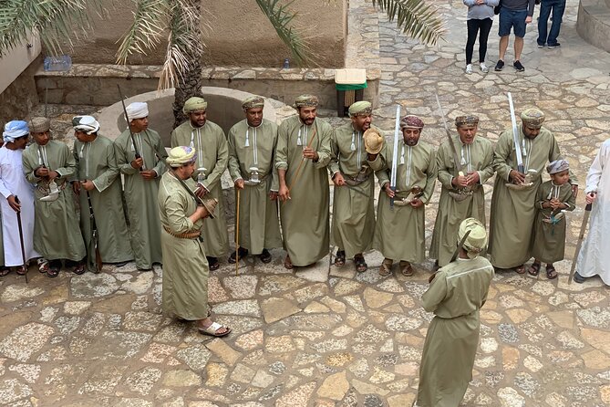 Private 2-Day Guided Tour with Nizwa Friday Market Visit - What the private format adds