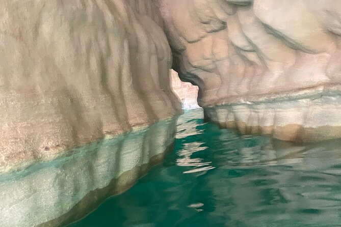 Private Day Trip to Wadi Shab & Bimmah Sinkhole Price Up To 5 Persons - The guide and the feel of a private outing