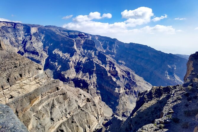Private Full Day Guided Balcony Walk Hiking to Jebel Shams - What the Guide Adds on the Trail
