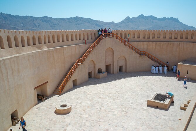 Private Full-Day Tours At Nizwa Historical - The guide can make or break the day