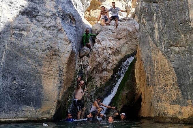 Private Full Day Wadi Dham Tour - Who should book this Wadi Dham outing?