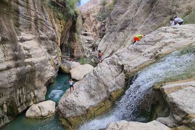Private Full-Day Wadi Tiwi and Bimmah Sinkhole Tour from Muscat - Wadi Tiwi: palms, pools, and waterfalls