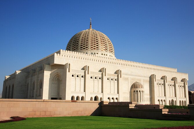 Private Half-day Tour in Muscat - Al Alam Palace and Muscat’s waterfront setting