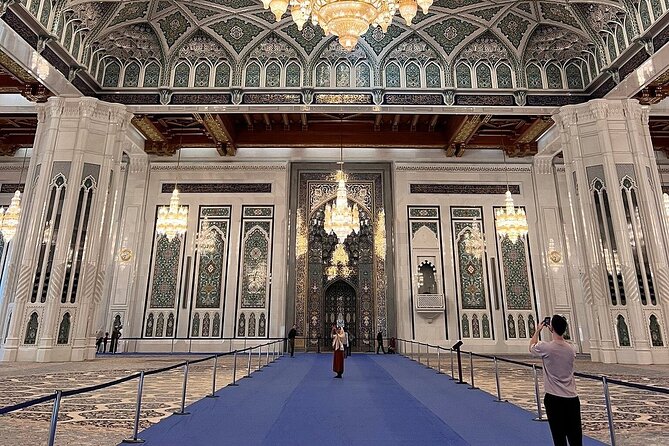 Private Half-Day Tour to Grand Mosque-Nakhal Fort and Hotspring - Who will get the most from this experience