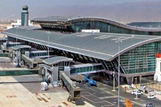 Private Luxury Airport Transfer From & To Salalah Airport - Choosing Between Sedans, Four-Wheel Drives, and a Hi-Ace