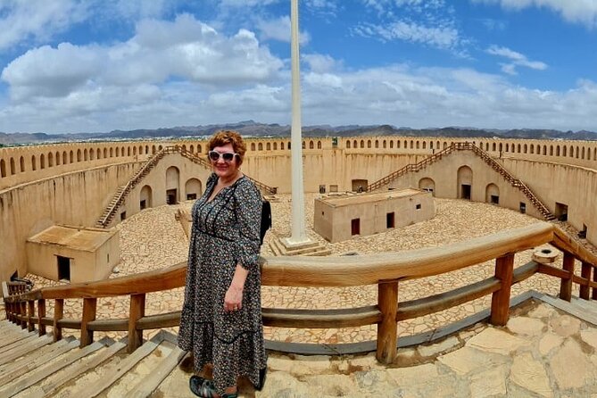 Private Nizwa - Al Hamra Old Village - Misfah Al Arbyeen - Full Day Tour - Guide quality and the advantage of a private vehicle
