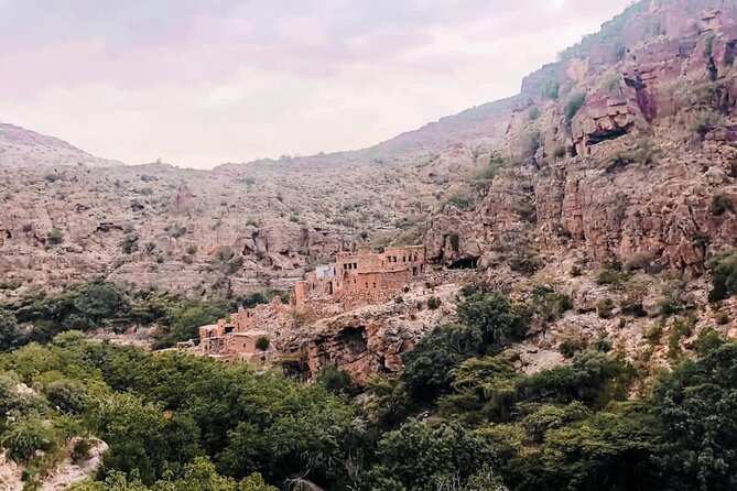Private Oman Full Day Guided Sightseeing Tour - Nizwa Fort: Architecture With Room to Look Closely