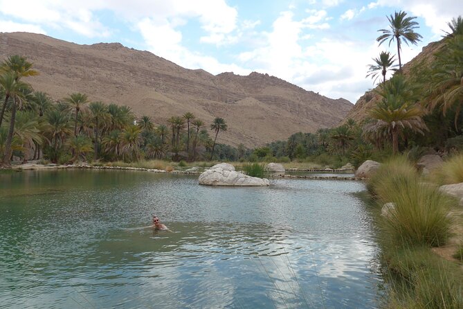 Private Tour -Whaiba sand &wadi Bani khaled - The guide can shape the day