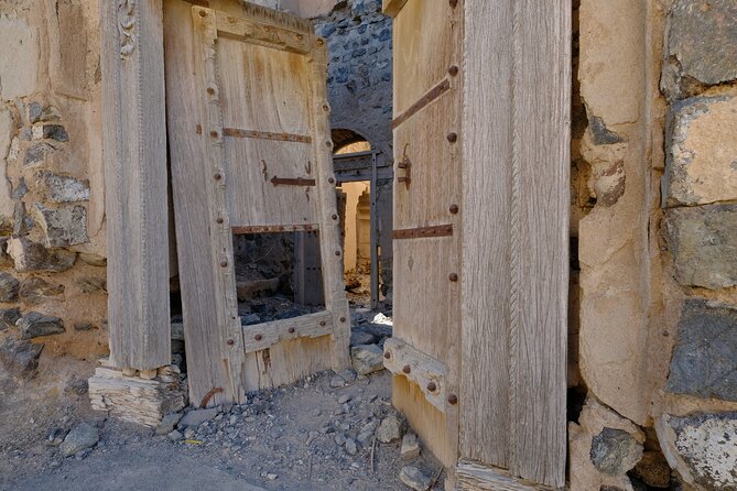 Private Tour -Whaiba sand &wadi Bani khaled - Who will get the most from this tour