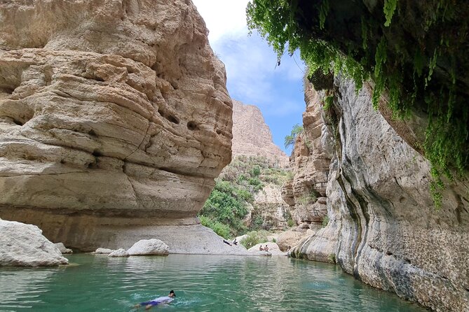Private Wadi Tiwi - Bimmah Sinkhole - White Sand Beach - Full Day Tour - Who should book this experience?