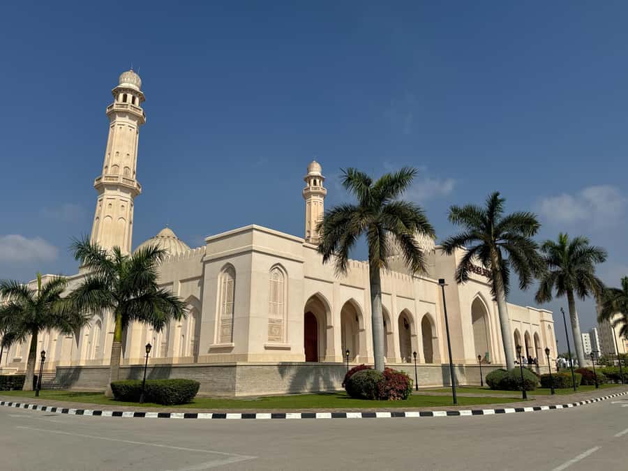 Salalah City Tour: Discover the Best of Oman’s Coastal Gem - Seeing the Sultan’s Palace gates at Al Hosn