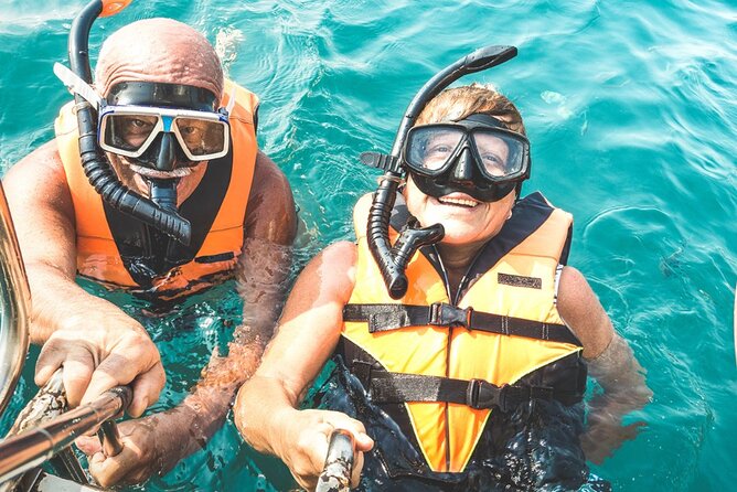 Snorkeling trips to Daymaniat Islands Sharing Trip - Crew service and help for first-time snorkelers