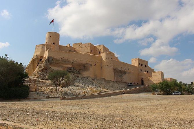 The North & Nakhl Half Day Tour from Muscat - The Muscat Grand Mall stop needs a closer look